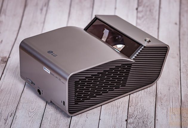 LG PH450UG widok bok