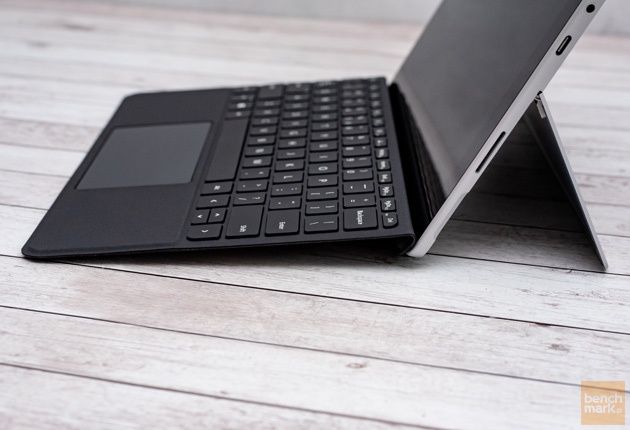 Microsoft Surface Go - mocowanie klawiatury