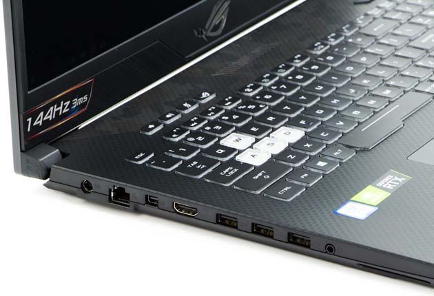 ASUS ROG Strix Scar II (GL704GW-EV002T) lewy bok