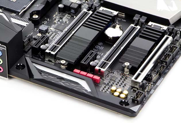Gigabyte X470 Aorus Gaming 7 Wi-Fi - sloty