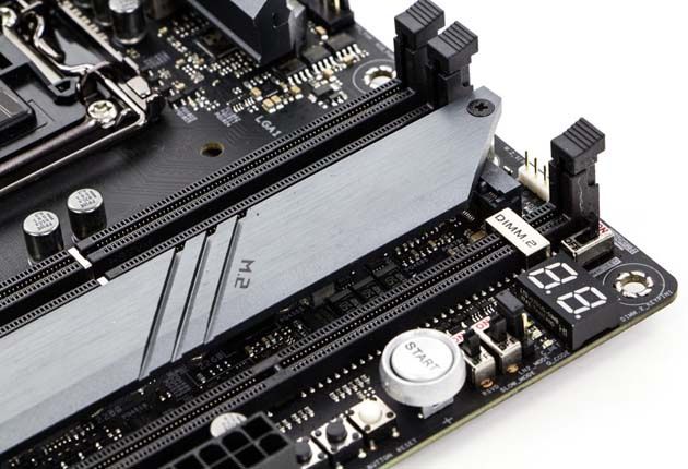 ASUS ROG Maximus XI Gene - slot DIMM.2
