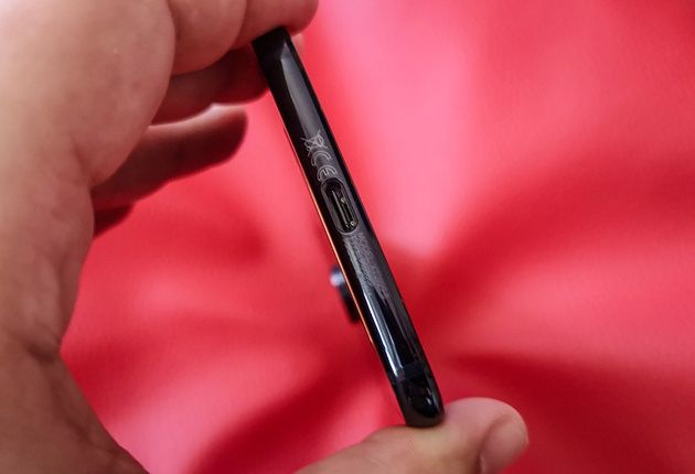 Moto Z3 Play złącze USB