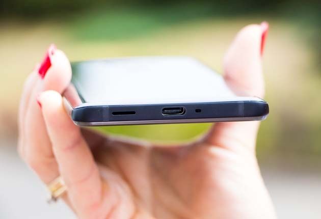 HTC U12+ złącze USB