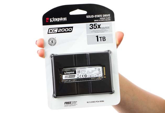 Kingston KC2000 w opakowaniu