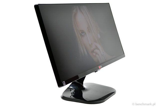 LG 25UM65 widok z profilu