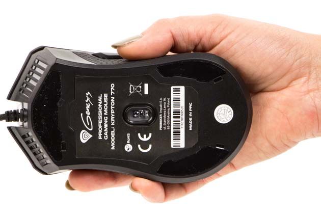 Genesis Krypton 770 - spód myszy i  sensor optyczny