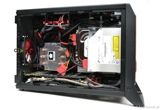 MSI Nightblade wnętrze