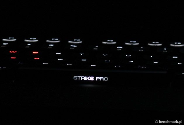 Ozone Strike Pro - charakterystycznie podświetlona spacja