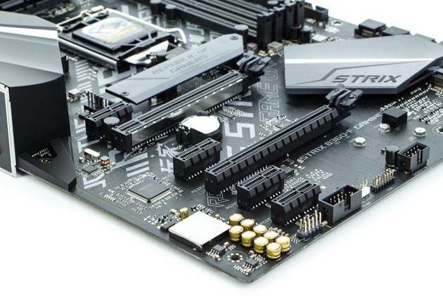 ASUS ROG STRIX B360-F Gaming - sloty