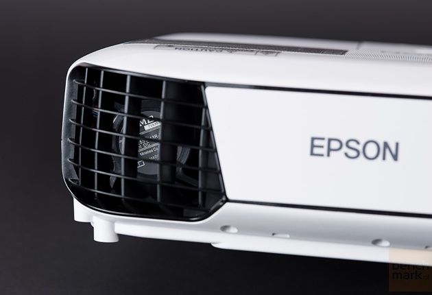 Epson EB-U32 wylot powietrza