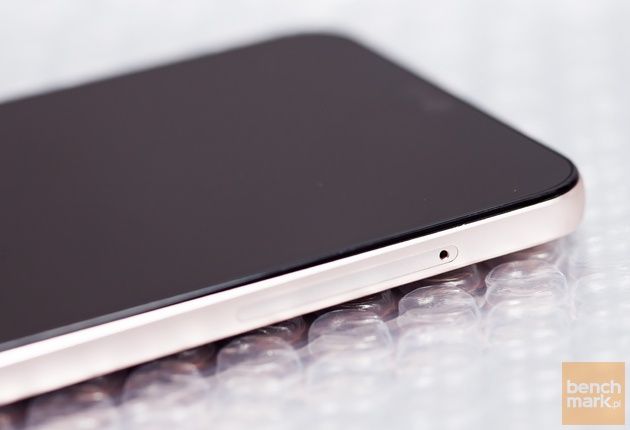LG Q6 slot microSD nanoSIM
