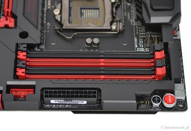 ASUS ROG Maximus VII Formula sloty ram