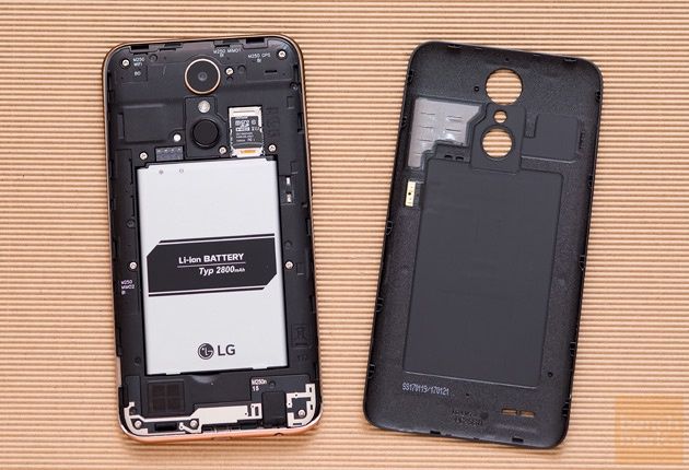 LG K10 (2017) wnętrze smartfona