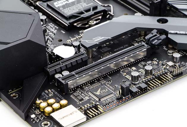 ASUS ROG Maximus XI Gene - sloty PCIe