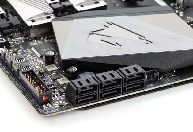 Z390 AORUS Master - porty SATA