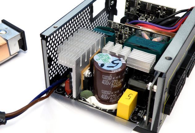 Chieftec Compact SFX CSN-550C - wnętrze zasilacza