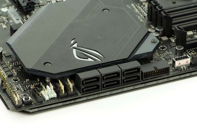 ASUS ROG Maximus XI Extreme - porty SATA