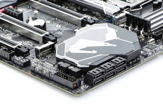 Gigabyte Z370 Aorus Gaming 7 - porty SATA III