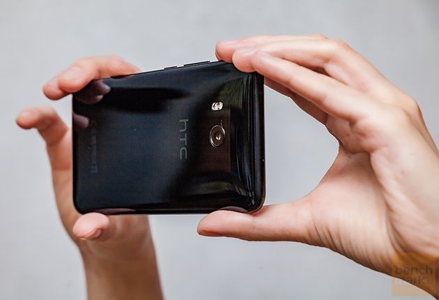 HTC U11 fotografowanie dłonie