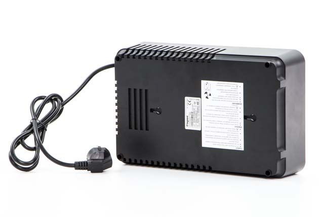 Legrand Keor Multiplug 800VA od spodu