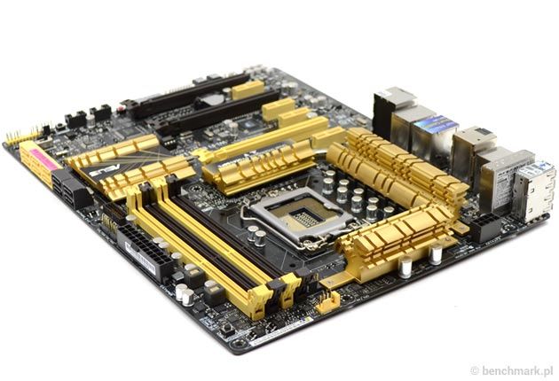 ASUS Z87-Deluxe/Quad widok z boku