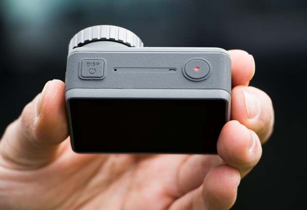 DJI Osmo Action - przyciski włącznika i migawki