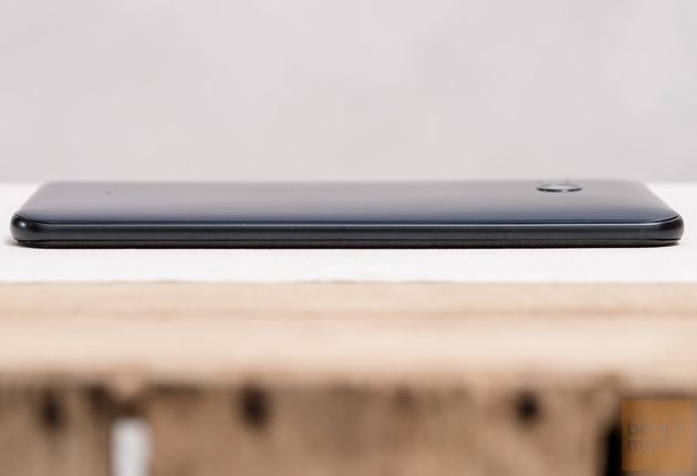 HTC U11 lewy bok