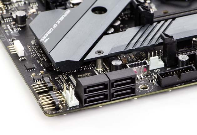 ASUS ROG Maximus XI Gene - porty SATA