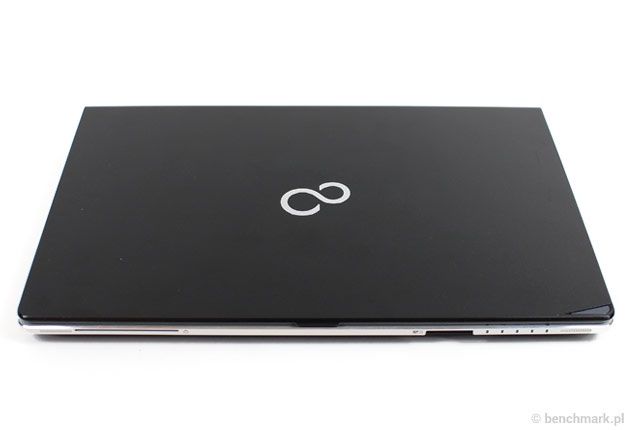 Fujitsu Lifebook S935 pokrywa ekranu