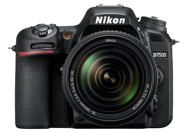 Nikon D7500 przód