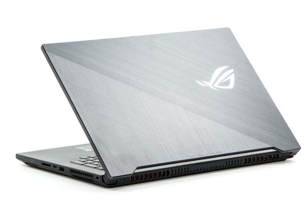 ASUS ROG Strix Scar II (GL704GW-EV002T) tył profil