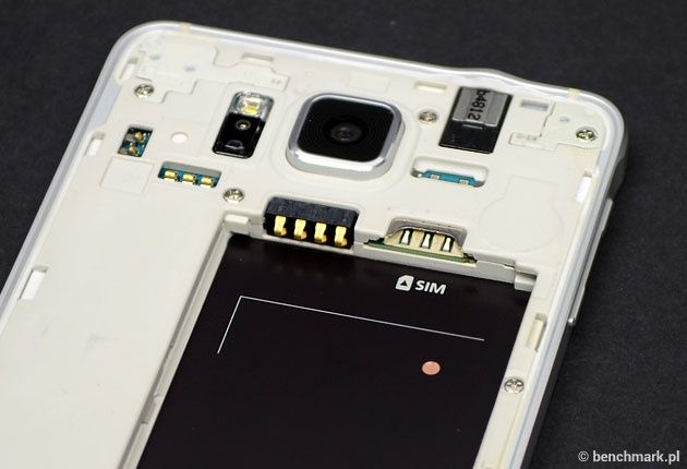 Samsung Galaxy Alpha - złącze kart SIM