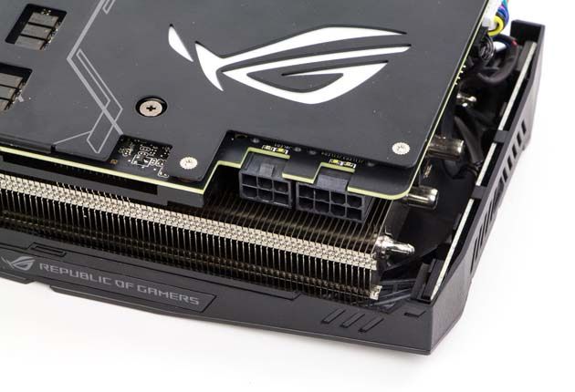 ASUS ROG STRIX RTX 2070 O8G GAMING - backplate i gniazda zasilania