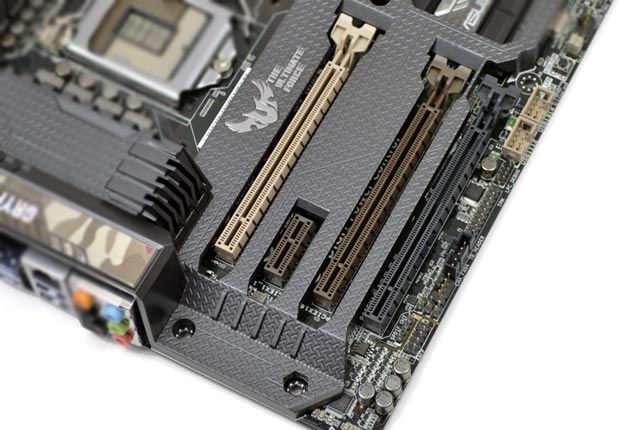 ASUS Gryphon Z97 Armor Edition złącza PCi