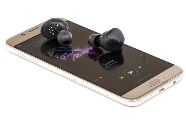 Samsung Gear IconX 2018 z telefonem Galaxy J7