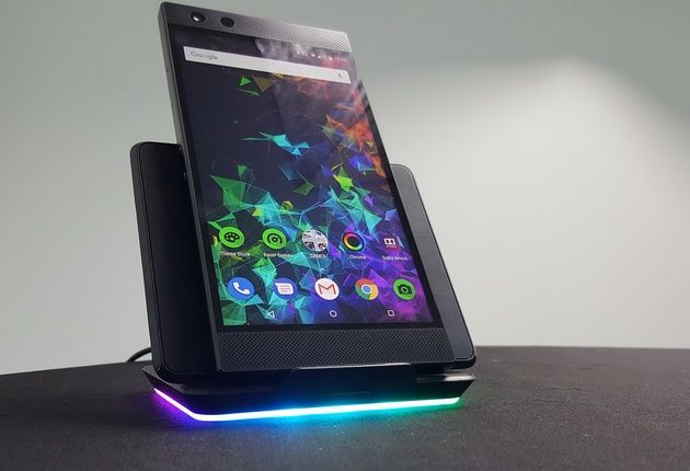 Razer Phone 2 - ładowarka z Razer Chroma
