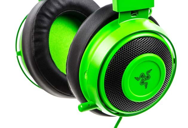 Razer Kraken Pro V2 - wsunięty mikrofon