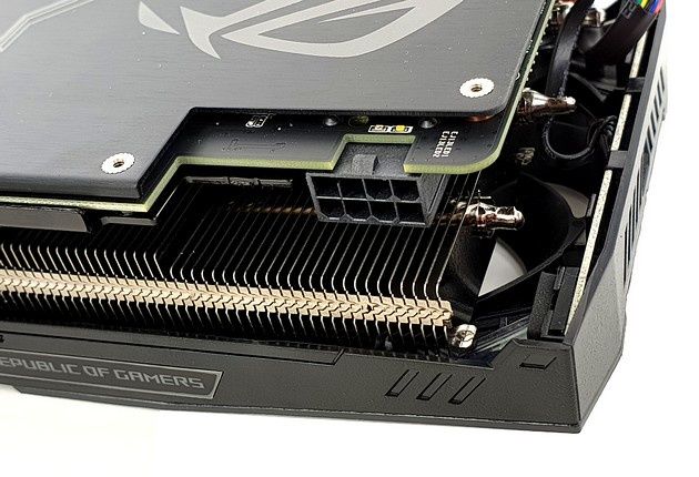 ASUS ROG GTX 1660 Ti gniazdo zasilania