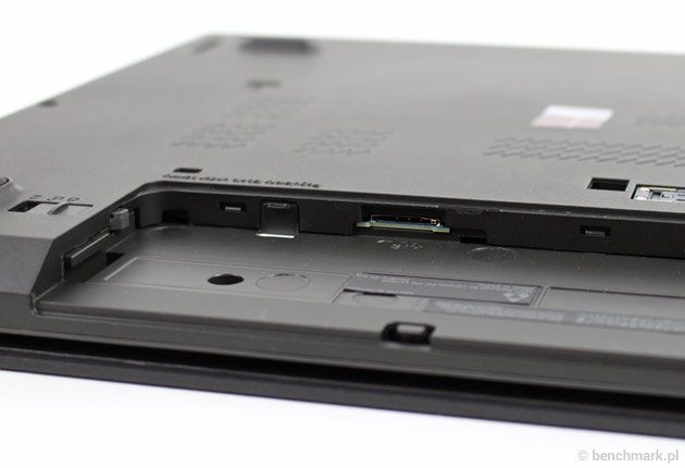Lenovo ThinkPad W550s slot na kartę SIM