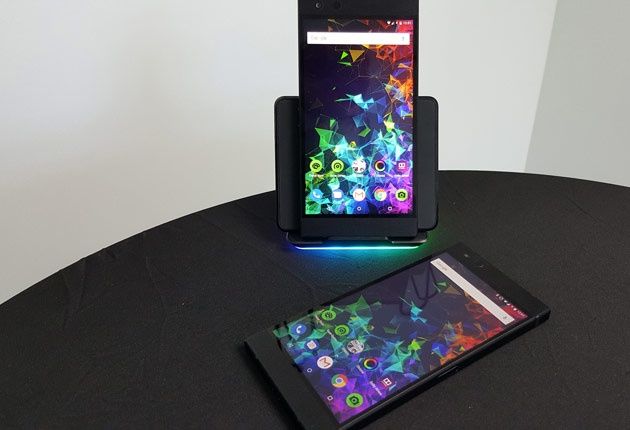 Razer Phone 2 - telefon na opcjonalnej ładowarce