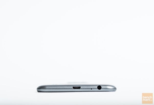 LG X Cam dolna krawędź