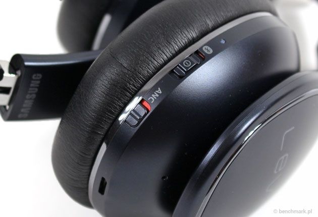 Samsung Level On Pro - przełączniki i port micro USB