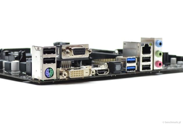 Gigabyte GA-F2A88XM-D3H złącza tył