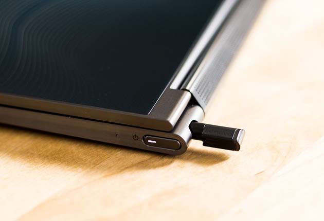 Lenovo Yoga C930 - piórko Active Pen
