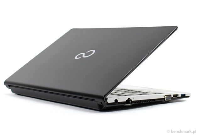 Fujitsu Lifebook S935 tył