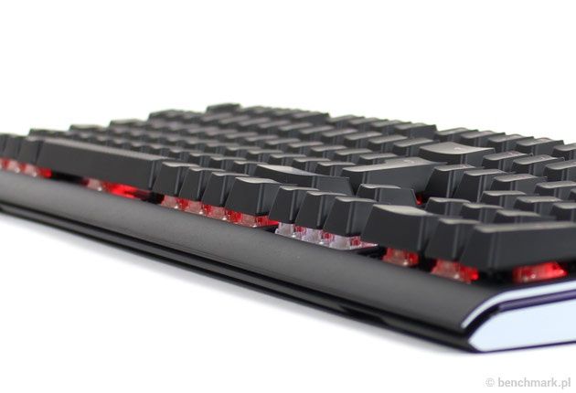 Corsair Strafe RGB - wysoki profil klawiszy