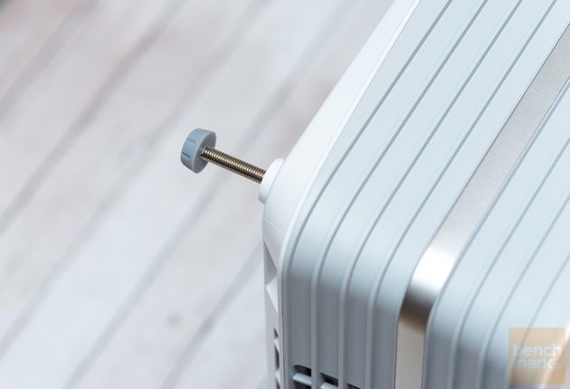 Optoma UHD550X wykręcane nóżki