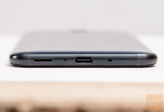 HTC U11 dolna krawędź