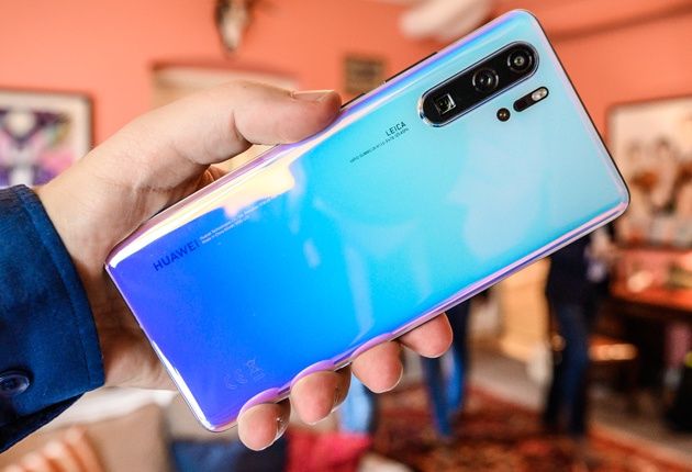 Huawei P30 Pro dłoń tył