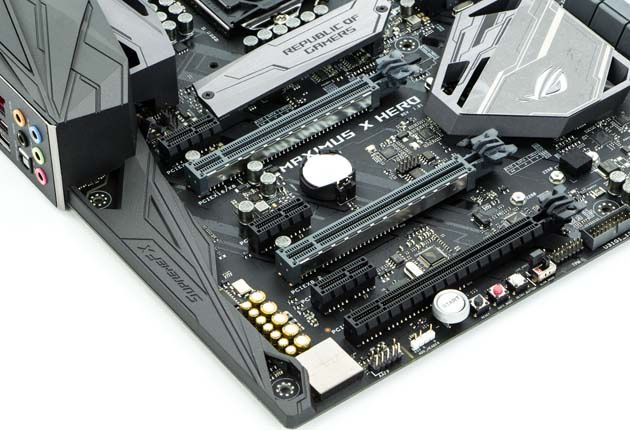 ASUS ROG MAXIMUS X HERO - sloty PCIe